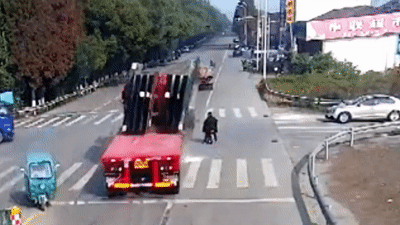 Nguoi phu nu may man song sot sau khi kinh do len nguoi hinh anh