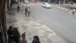 Chay tron canh sat, oto mat kiem soat gay tai nan hinh anh