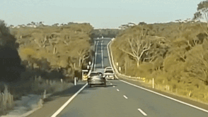 Xe dau keo mat lai va vao lan can cau hinh anh