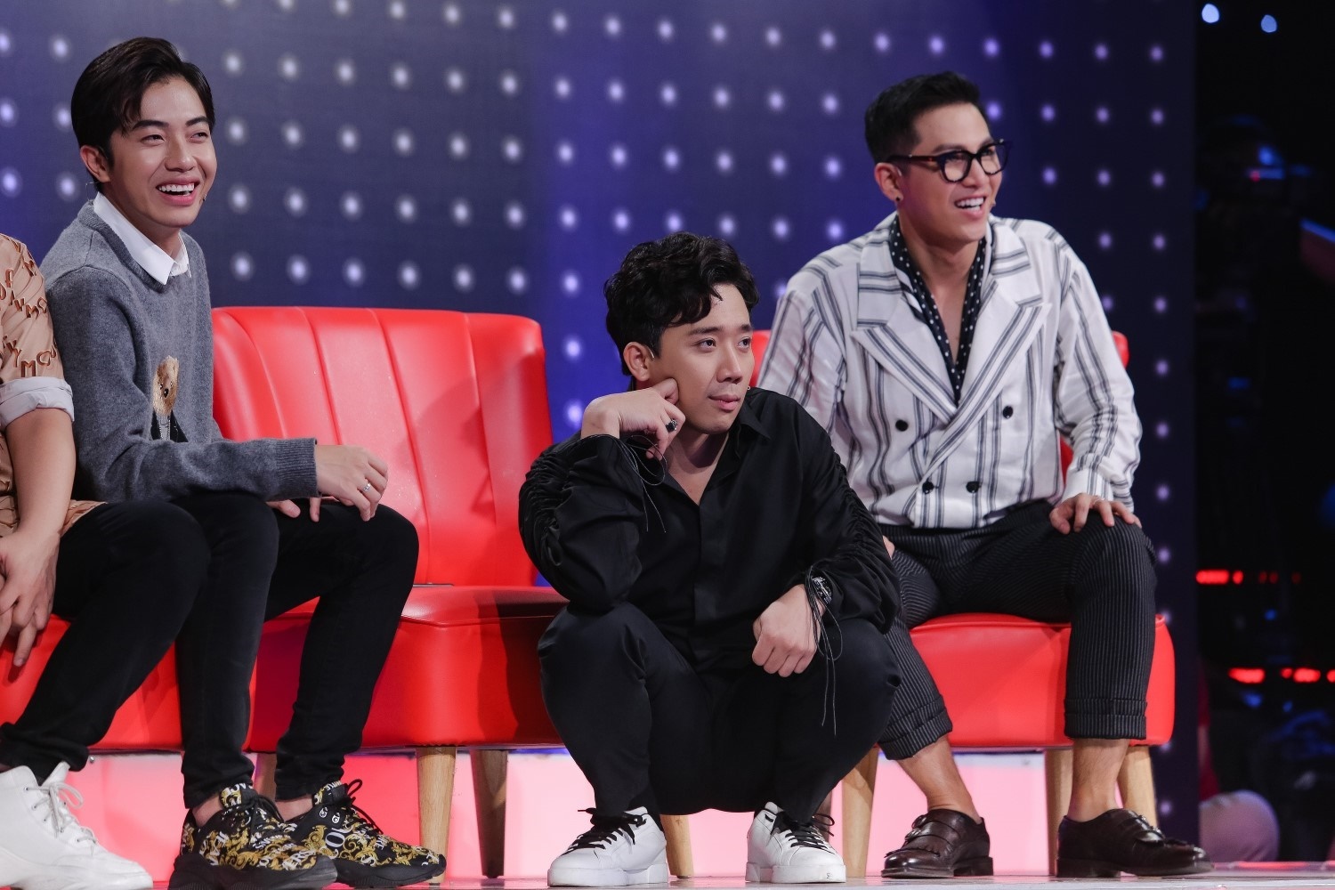 Hien Ho - Tien Dung tranh nhau hat cung trai dep hinh anh