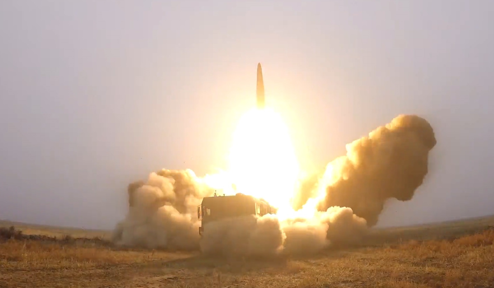 Ten lua dan dao Iskander cua Nga pha huy muc tieu trong tap tran hinh anh