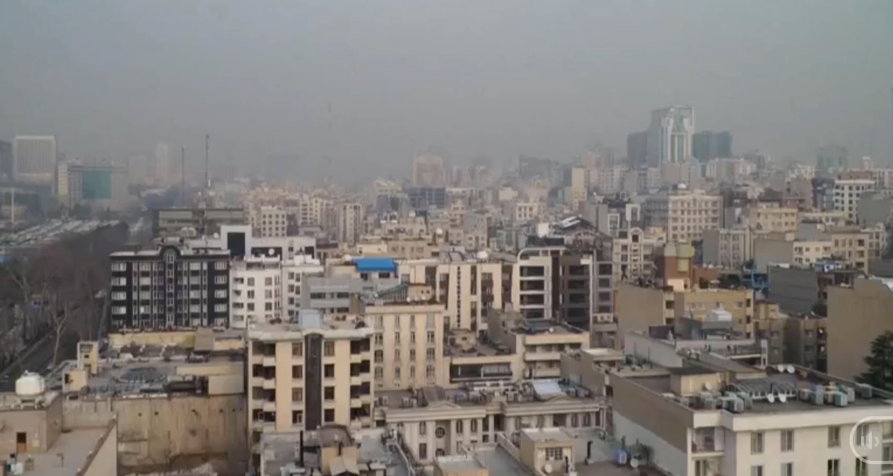 Iran dong cua truong hoc do o nhiem khong khi hinh anh