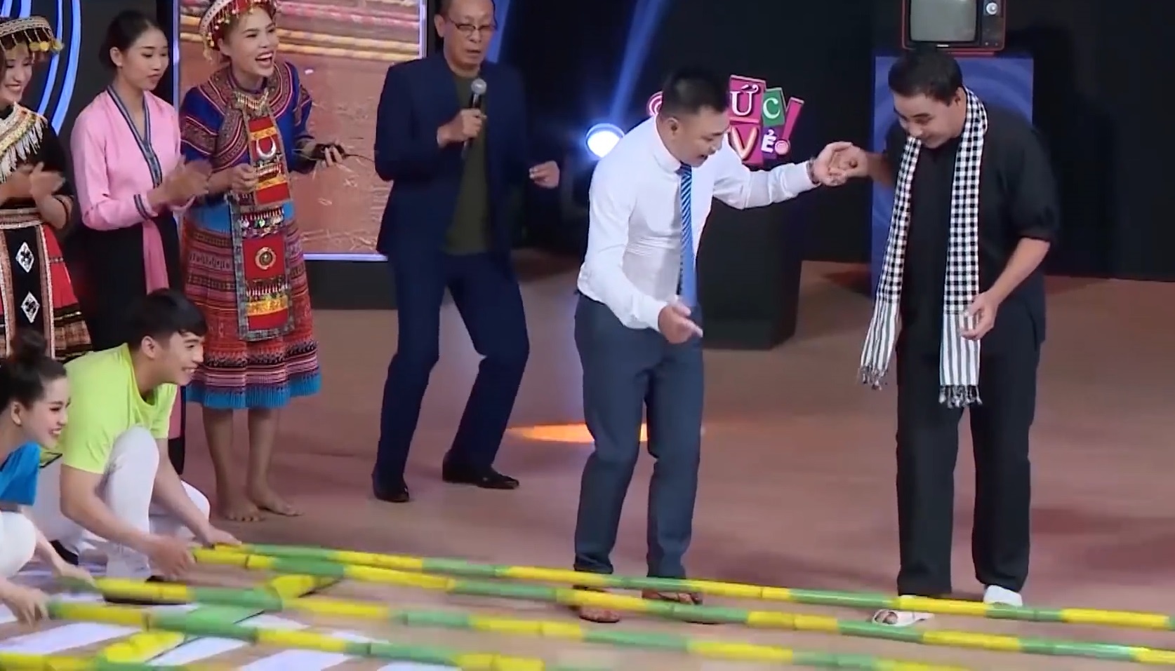 Man nhay sap cua Quyen Linh va Tu Long hinh anh