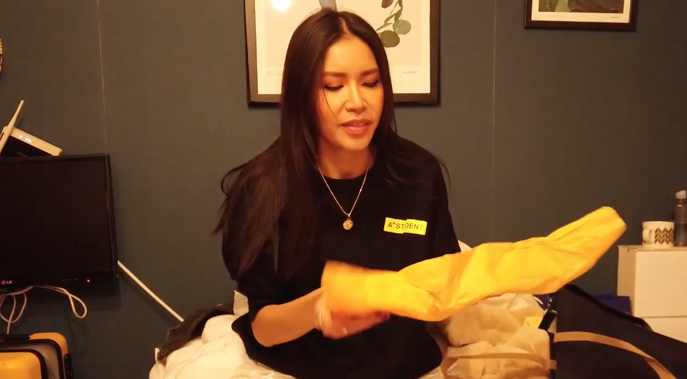 Minh Tu san tui hang hieu second-hand tai Han Quoc hinh anh