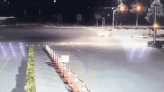 Xe may chay toc do cao lao thang vao oto hinh anh