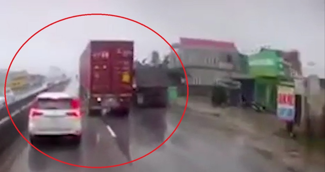 Oto mat lai suyt gay tai nan lien hoan cho 3 oto khac hinh anh