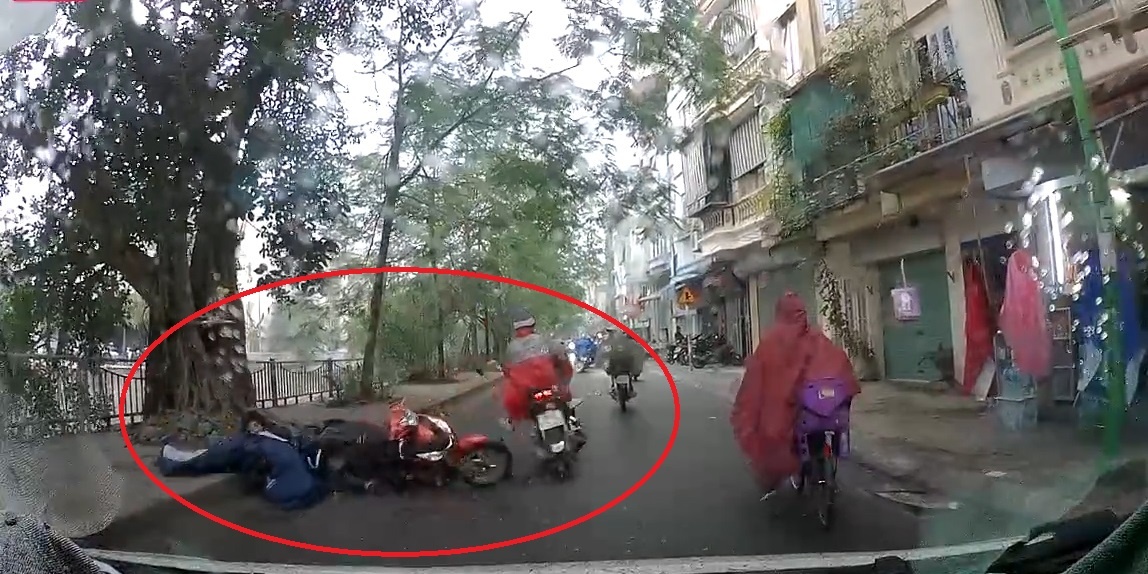 Xe may vuot au gay tai nan cho xe khac hinh anh