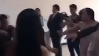 Co gai xong vao dam cuoi noi yeu chu re, doi tat co dau hinh anh