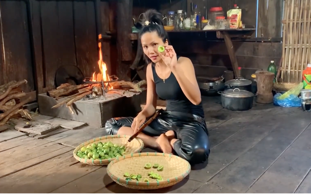 H'Hen Nie chia se cuoc song binh di sau khi ket thuc nhiem ky hinh anh