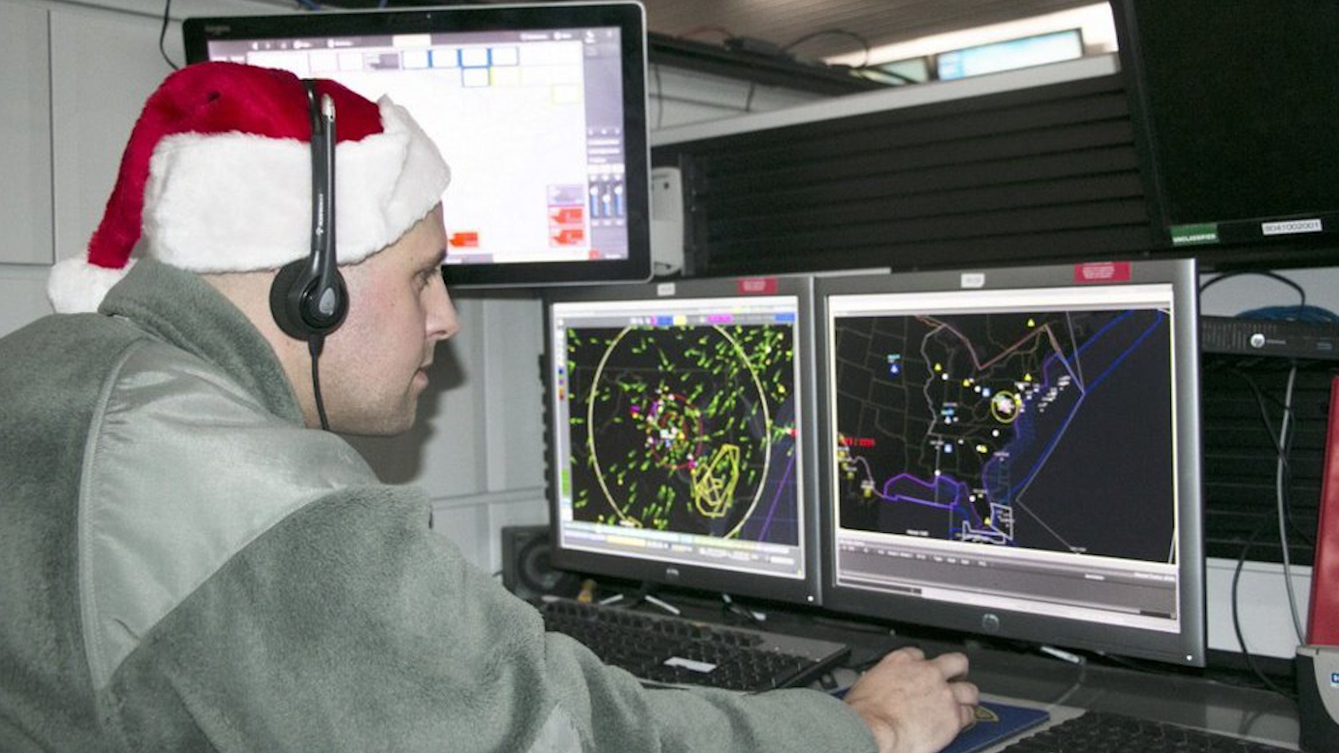 Chien dich theo doi ong gia Noel cua quan doi My trong dem Giang sinh hinh anh