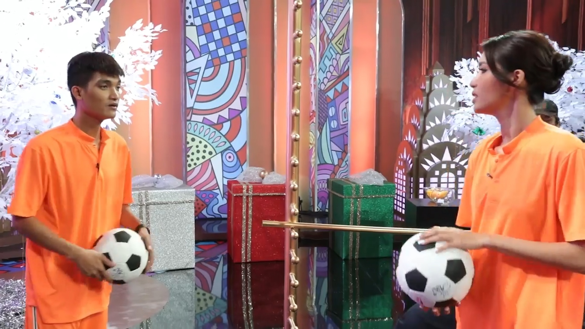 Minh Tu treu Mac Van Khoa nhat gai hinh anh