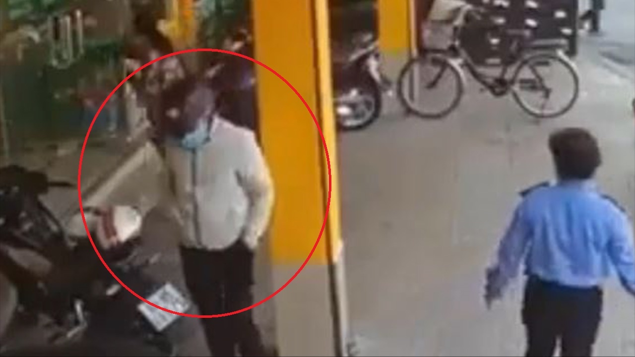 Ten trom dinh cuom xe may ngay truoc mat bao ve cua hang hinh anh