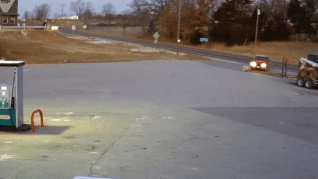 Xe can trung tang da, keo le tren duong vi thieu quan sat hinh anh