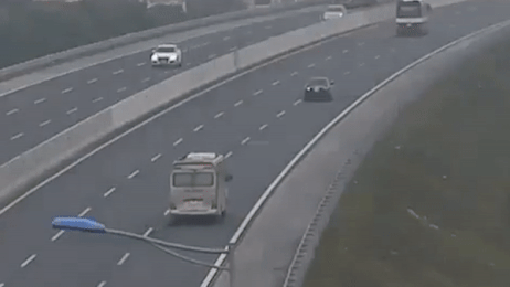 Oto di lui suyt gay tai nan tren cao toc Ha Noi - Hai Phong hinh anh