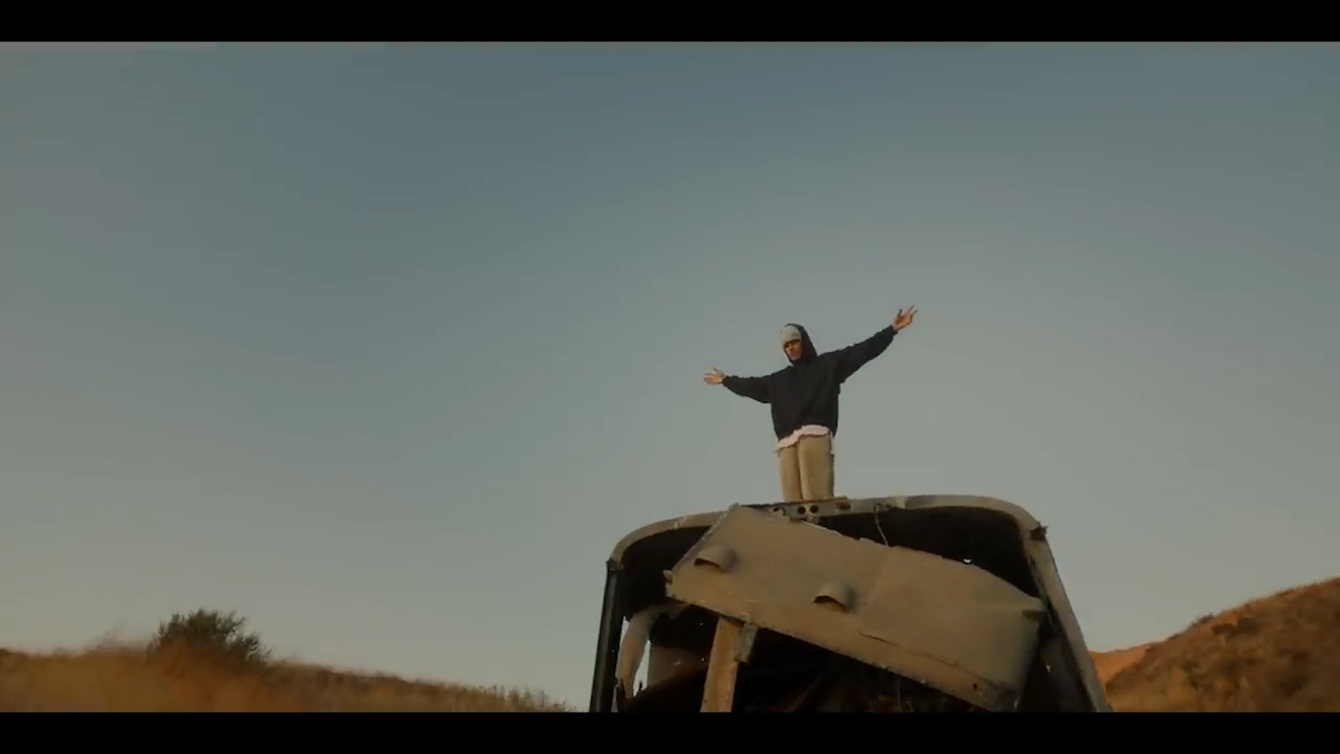 Justin Bieber khien fan 'nao loan' khi bat ngo tuyen bo tro lai hinh anh