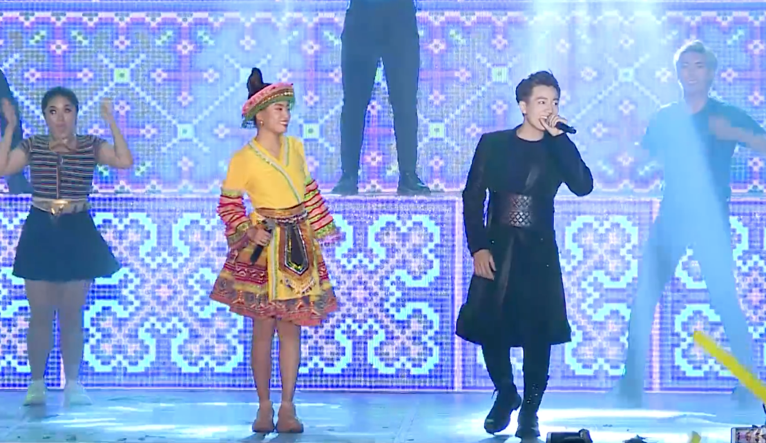 Ngo Kien Huy, Hoang Thuy Linh hat 'De Mi noi cho ma nghe' hinh anh