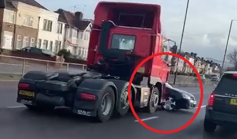 Xe dau keo dam oto con keo le hang chuc met nhung tai xe khong biet hinh anh