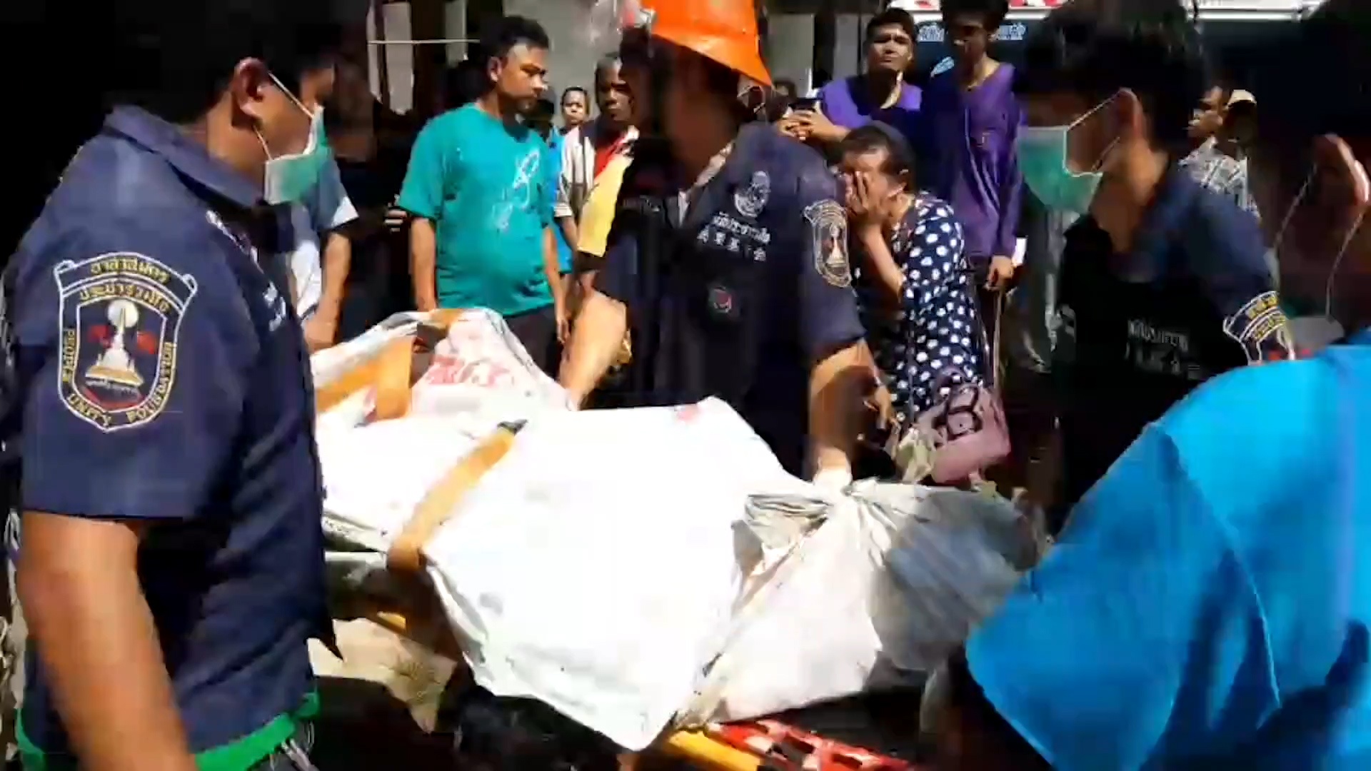 Dien thoai phat no khi dang sac khien nguoi phu nu bi thieu song hinh anh