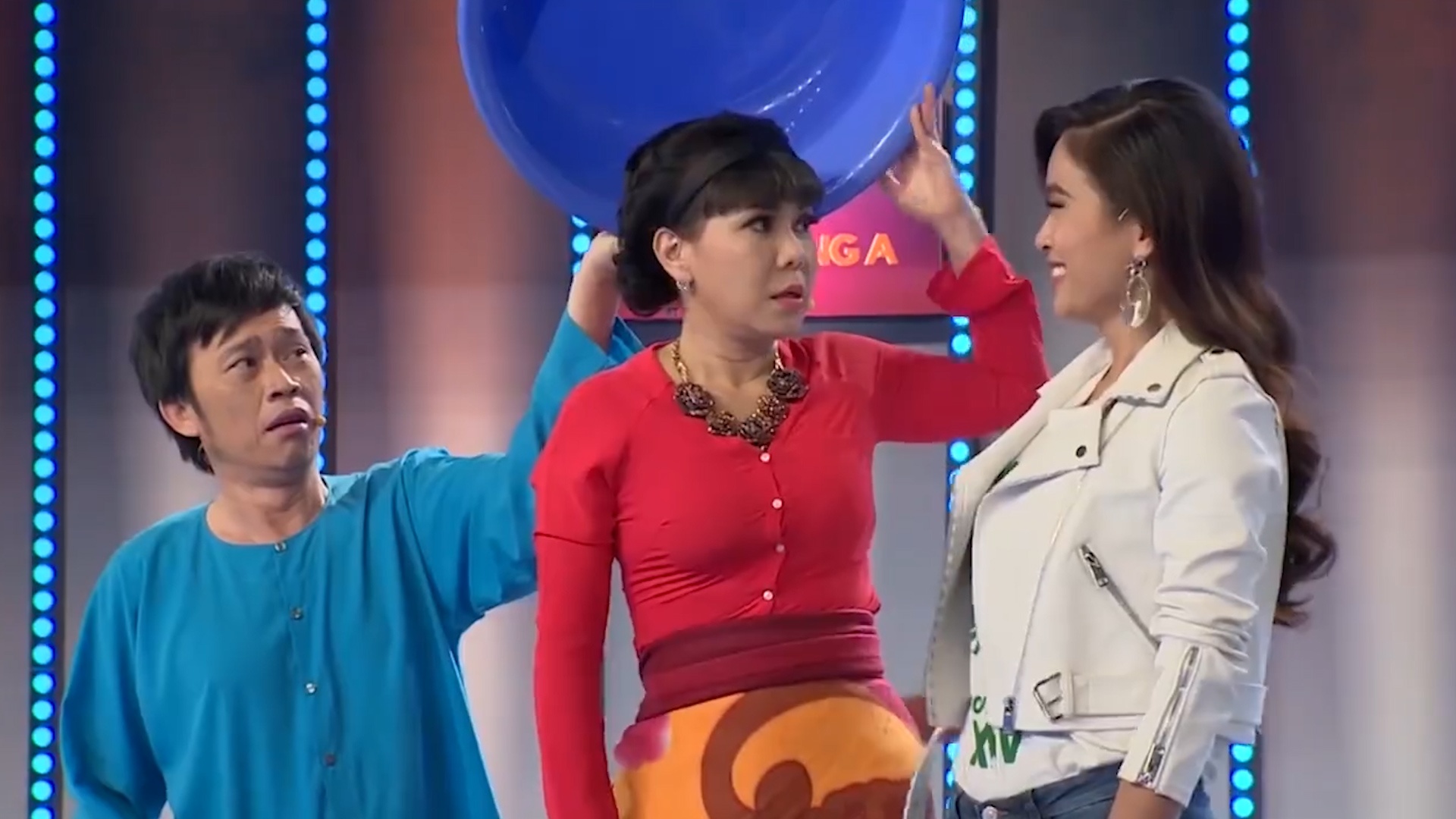 Viet Huong bi dim hang chieu cao truoc cac sieu mau hinh anh