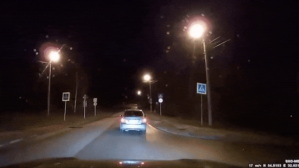 Xe sang ket chan ga tong mop oto khac van chua chiu dung lai hinh anh