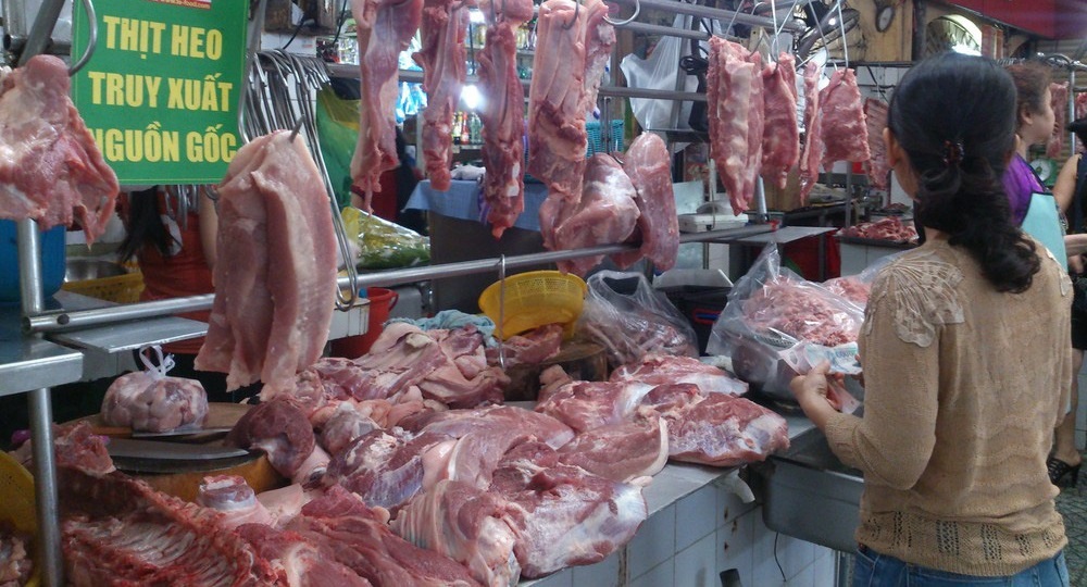 Doanh nghiep hua du thit lon cho Tet Nguyen Dan hinh anh