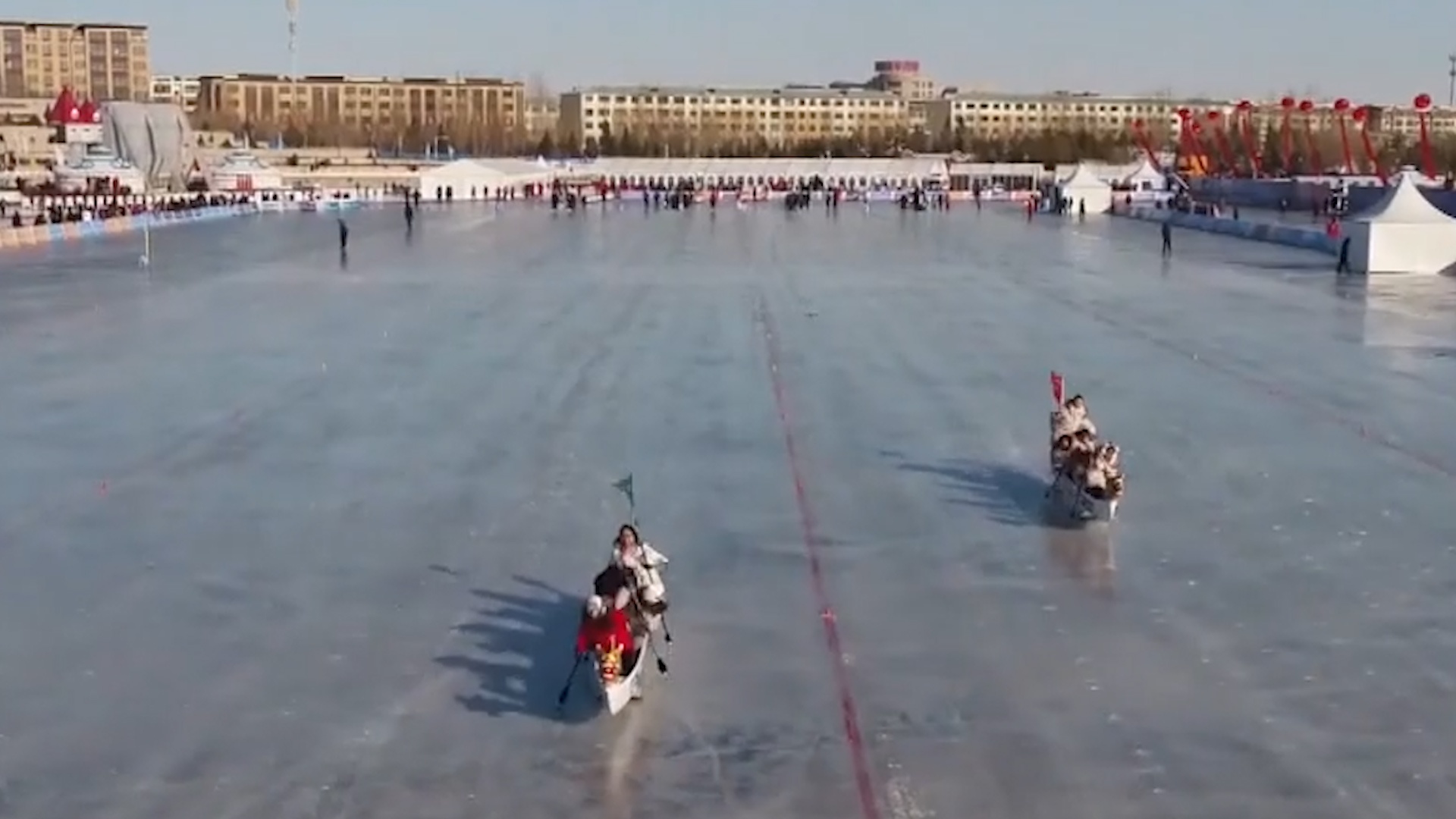 600 van dong vien dua thuyen rong tren bang o Trung Quoc hinh anh