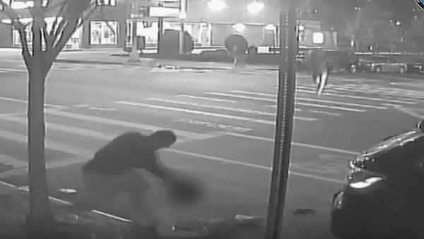 Khong dua bon cuop 1 USD, nguoi dan ong bi danh chet hinh anh