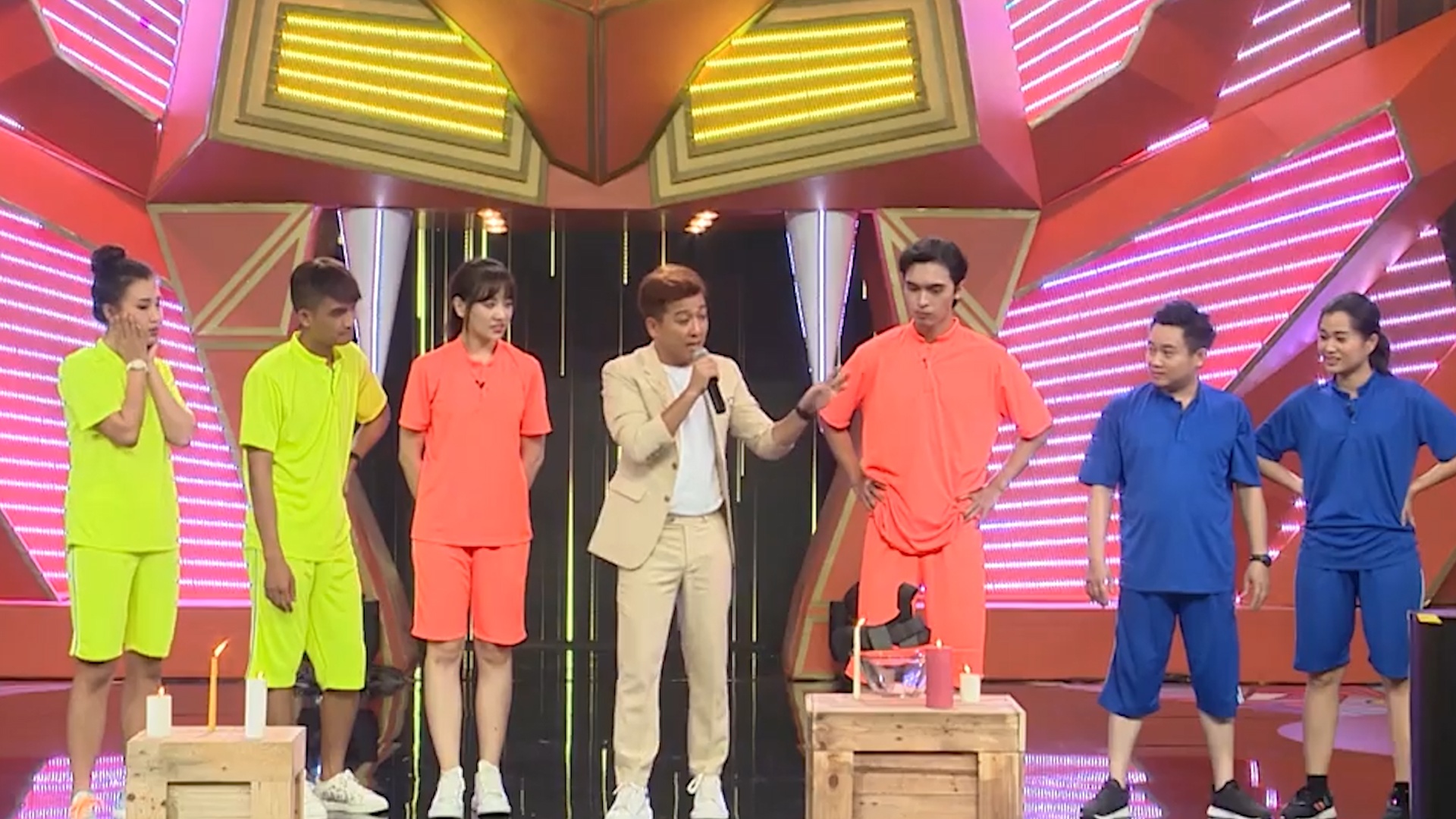 Man quat nen gay cuoi cua Hoang Oanh, Mac Van Khoa, Lam Vy Da hinh anh