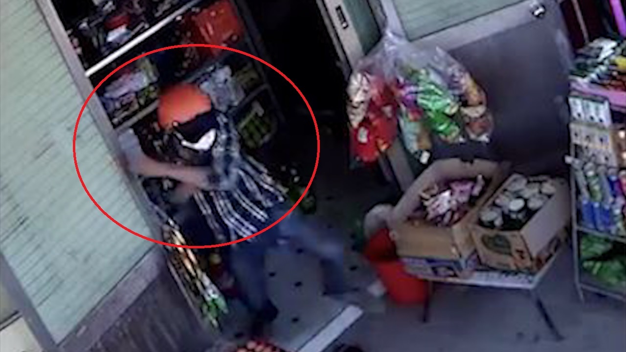 Ten cuop vao tan trong nha giat day chuyen hinh anh