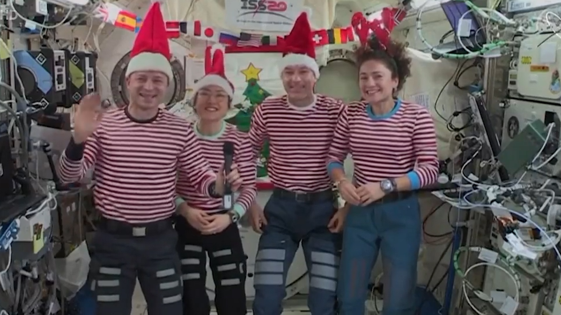 Nu phi hanh gia pha ky luc song lau nhat tren tram vu tru hinh anh