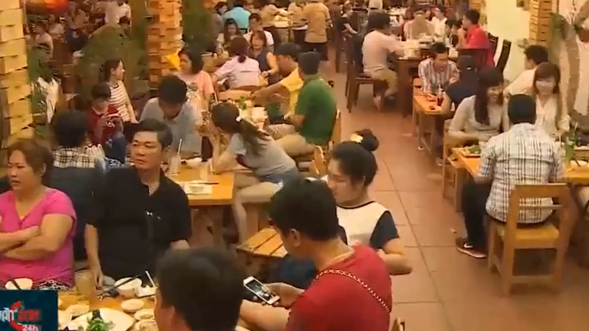 No ro dich vu dua nguoi say ve nha hinh anh