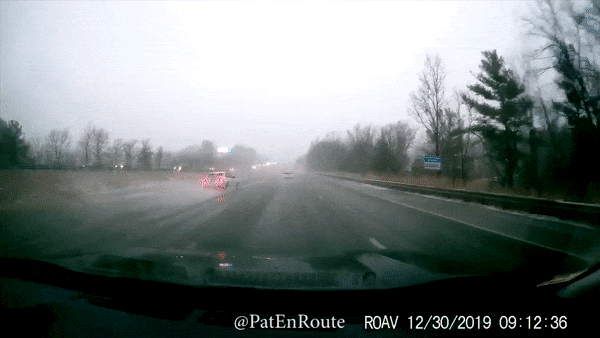 Oto mat kiem soat xoay vong tren cao toc hinh anh