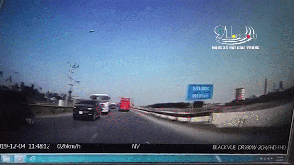 Xe tai lan lan tong Mercedes-Benz di ruoc dau nat dau hinh anh