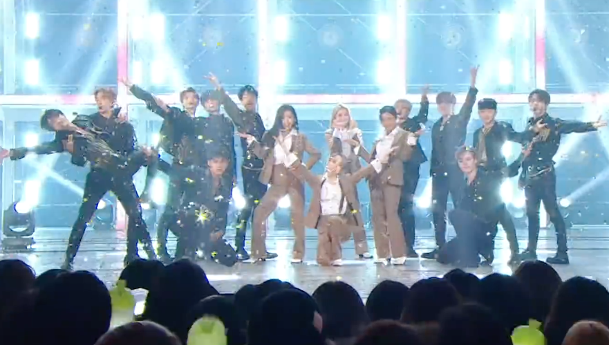 3 man ket hop an tuong trong dem nhac mung nam moi o Han hinh anh