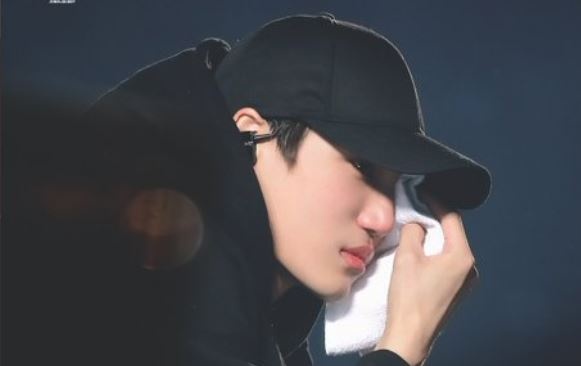 Kai (EXO) roi nuoc mat tren san khau concert hinh anh