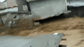 Lu quet nghiem trong khien nhieu nguoi Indonesia phai so tan hinh anh