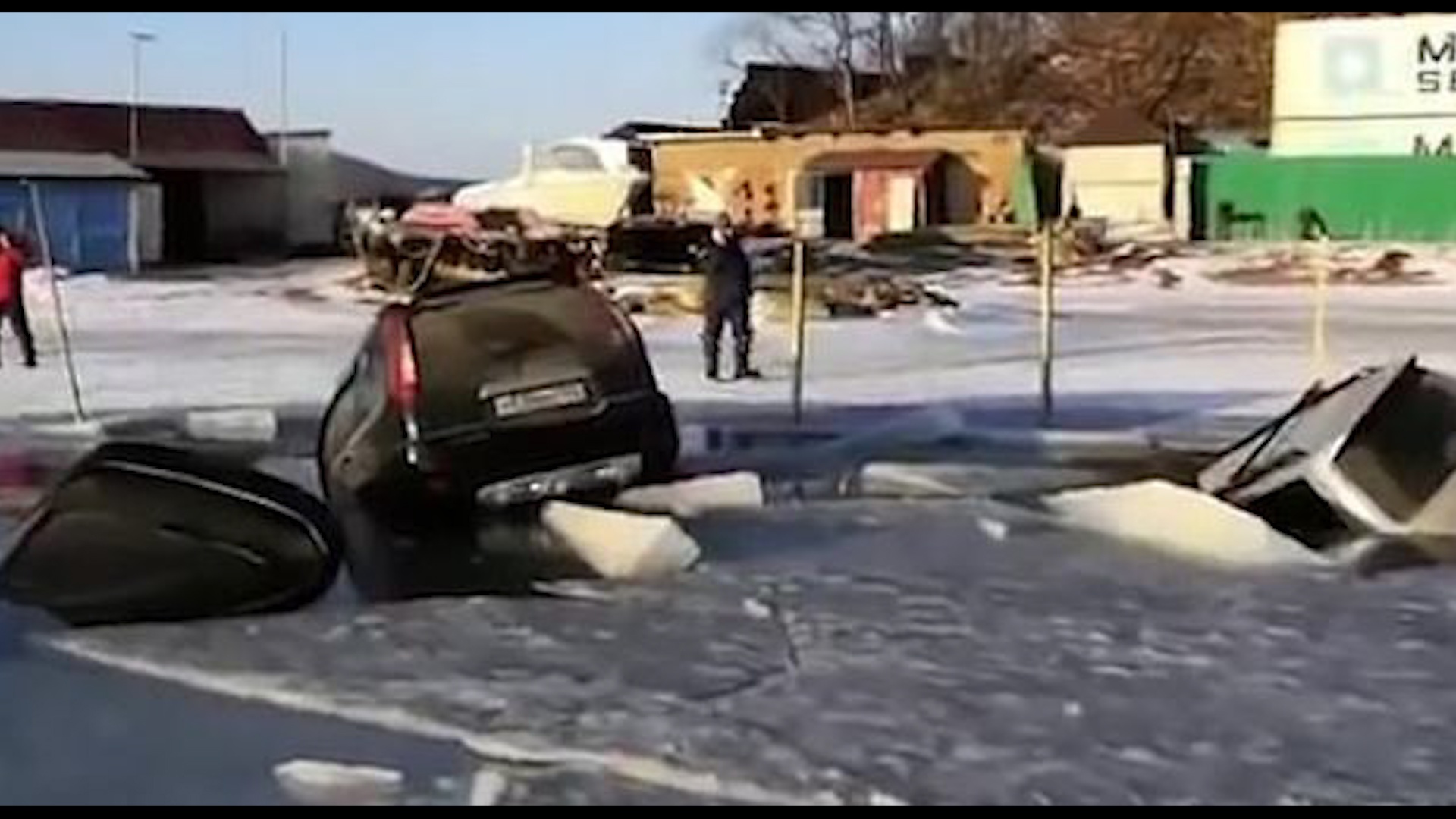 Hang loat oto o Nga bi 'nuot chung' vi bang vo hinh anh