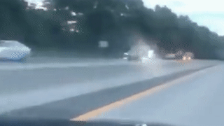 Lop xe bay tren cao toc vang nat dau oto hinh anh