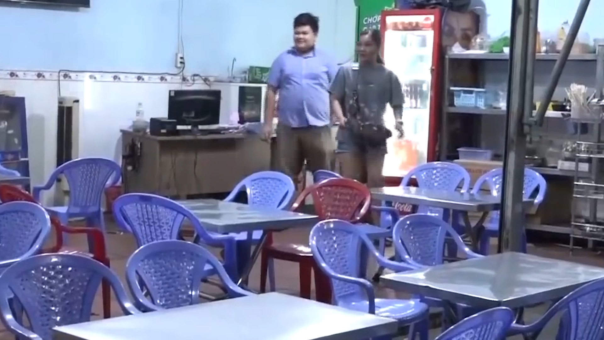 Quan nhau diu hiu vi khach so bi phat nong do con hinh anh