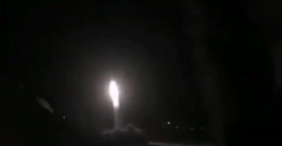 Iran tra thu, na hon 13 ten lua dan dao vao hai can cu My o Iraq hinh anh