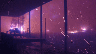 Con bao lua quet qua ngoi nha o Australia hinh anh