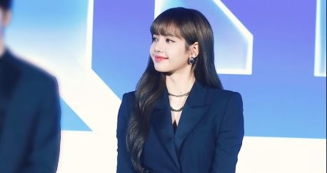 Lisa (Black Pink) khoe chan dai khi nhay 'Senorita' hinh anh