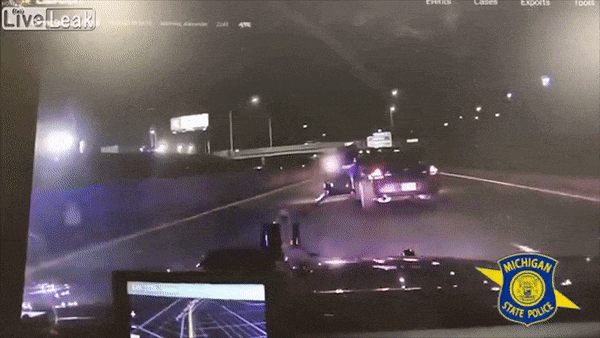 Nguoi dan ong nhay khoi oto khi bi canh sat truy duoi hinh anh