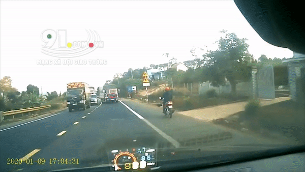 Xe tai vuot au lan lan suyt gay tai nan tai Lam Dong hinh anh