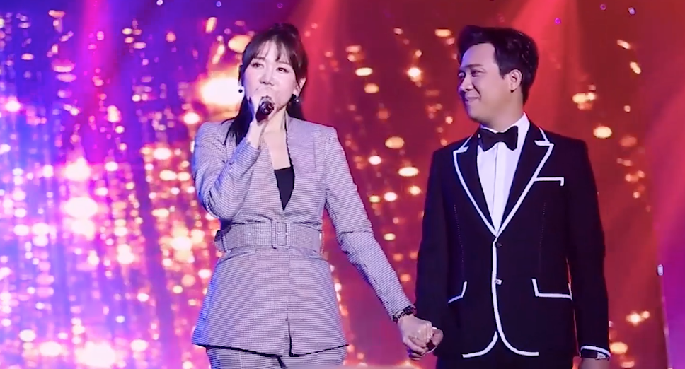 Vo chong Tran Thanh hat 'Tu giay phut dau' hinh anh