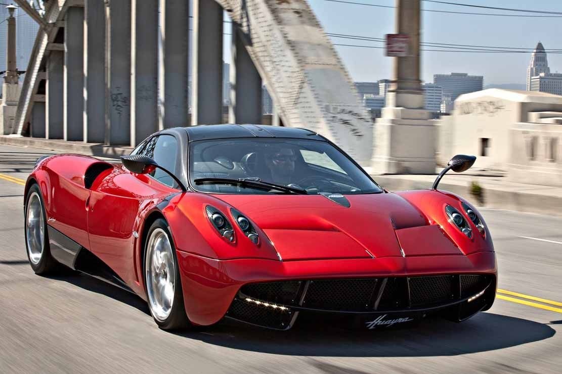 Mark Zuckerberg choi sieu xe trieu USD, Bill Gates dung hang trung bay hinh anh