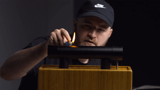 Chiec loa Bluetooth tao ra lua hinh anh