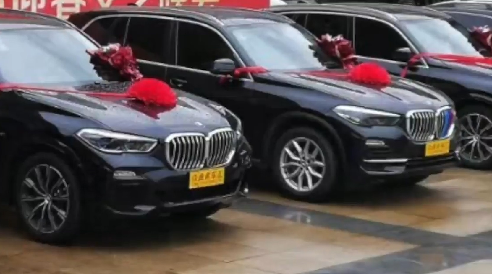 Cong ty thuong Tet cho nhan vien bang oto hang sang hinh anh