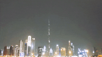 Khoanh khac tia set danh vao toa nha cao nhat the gioi o Dubai hinh anh