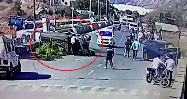 Oto phong nhanh, lan lan gay tai nan lien hoan hinh anh